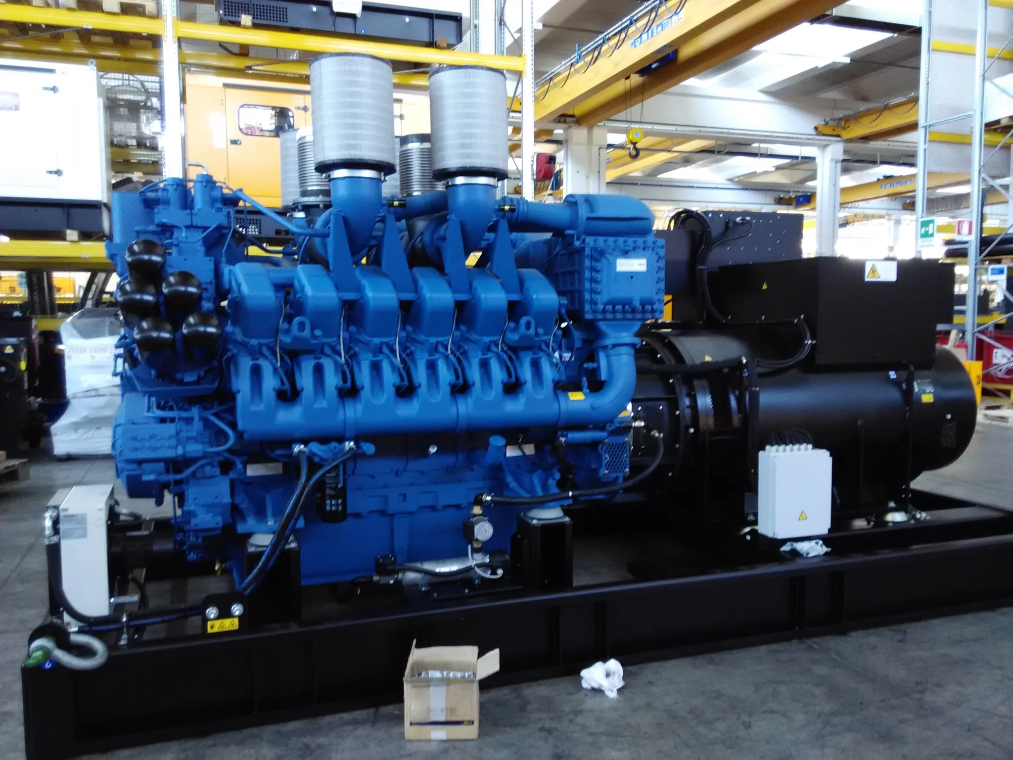 Stationäres Notstromaggregat 1650 kVA mit Tischkühler, MTU Dieselmotor und Stamford Generator